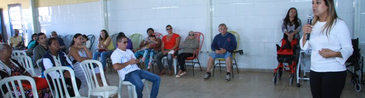 Aleandra Sousa participa da entrega de cadeiras de roda em Águas Lindas
